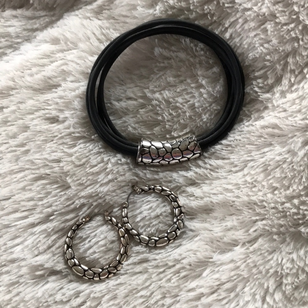 Bracelet and earrings
